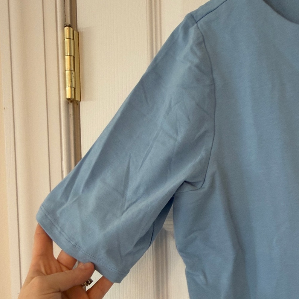 Banana Republic Sky Blue Short Sleeve Tee - Picture 3 of 4